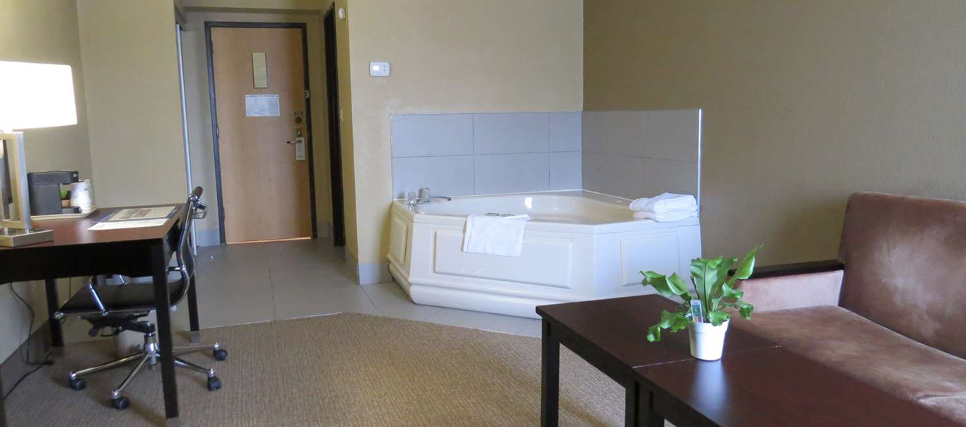 Lavish Guest Room With Hot Tub